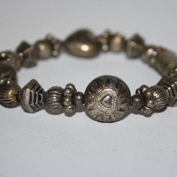 Beautiful silver heart beaded bracelet 7" - Picture 1 of 4